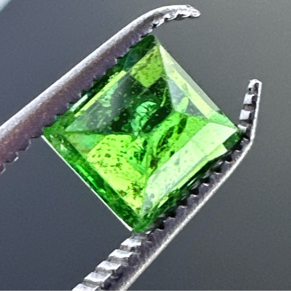 VIVID GREEN 1.23 CT NATURAL TOP QUALITY TSAVORITE GARNET - Picture 10 of 17